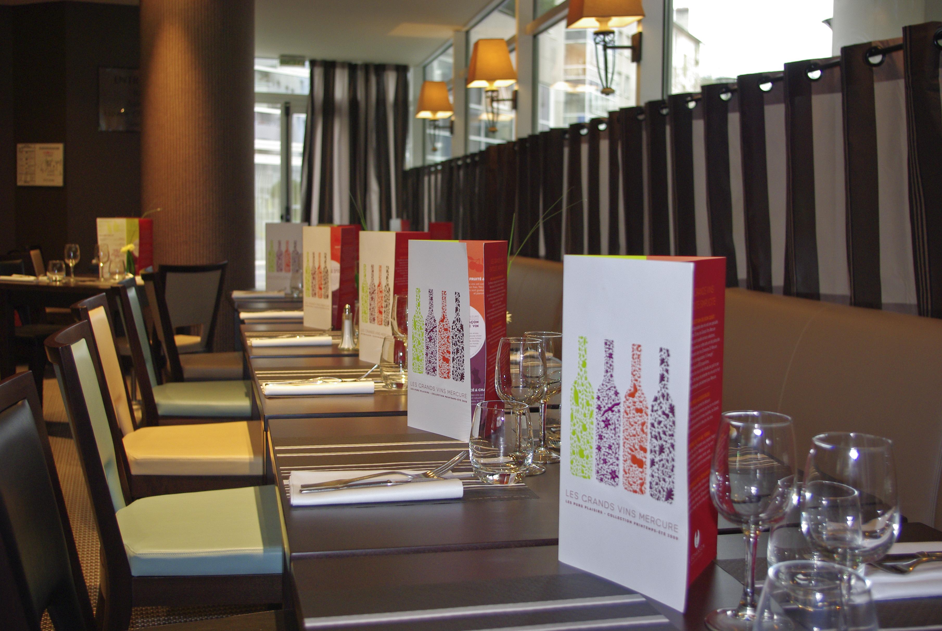โรงแรมเมอร์กิวลิยงชาแปน วีเลอร์บาน ร้านอาหาร รูปภาพ